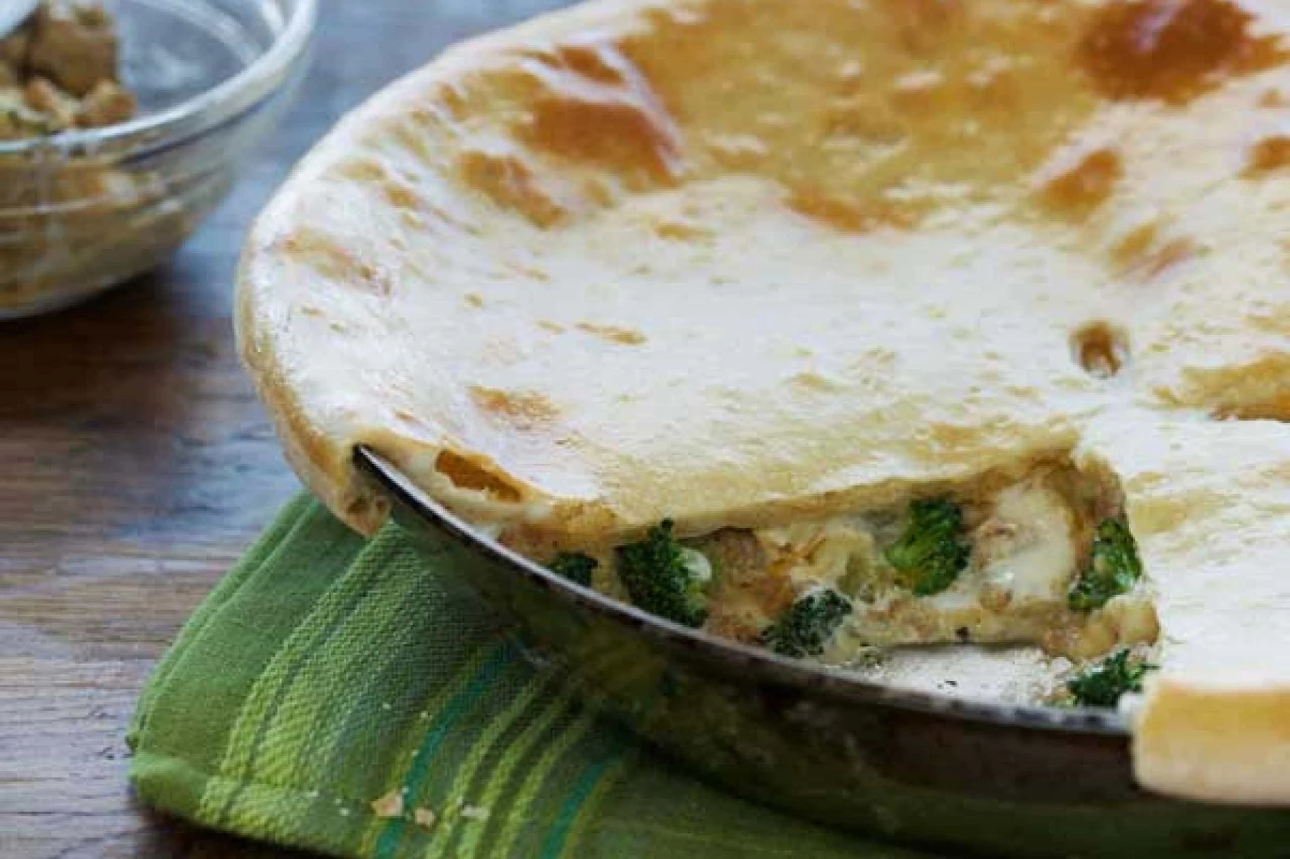 Upside Down Skillet Broccoli White Pizza